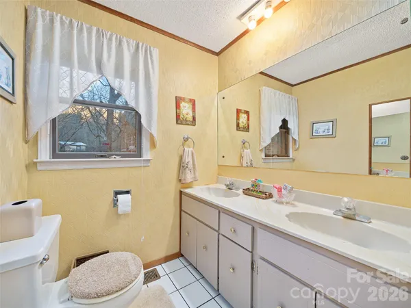 $215,000 | 1280 Hamburg Road, Bakersville, NC 28705