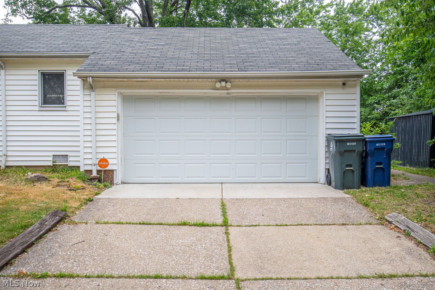 1107 Brandon Road Cleveland, OH 44112 - Photo 3 of 38