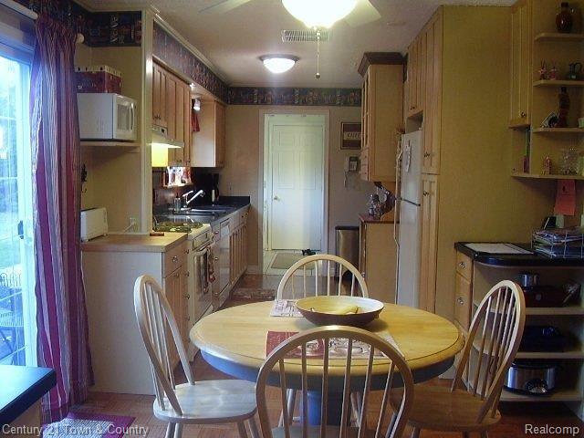 8335 Holcomb Road Clarkston, MI 48348 - Photo 6 of 21 BREAKFAST NOOK