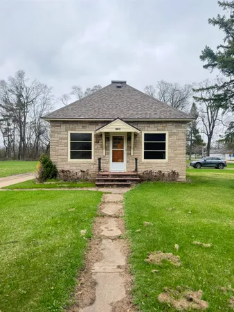 $181,650 | 1109 Royalton Street, Waupaca, WI 54981