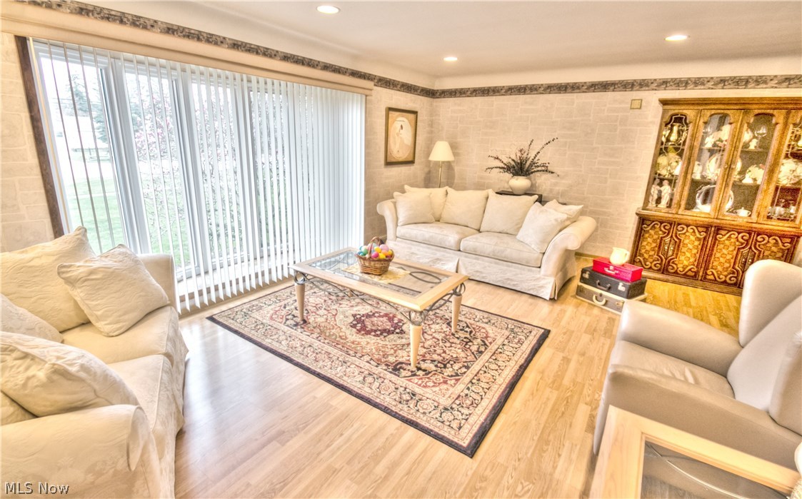 1978 Som Center Road Cleveland, OH 44124 - Photo 6 of 34 Gallery Image 6