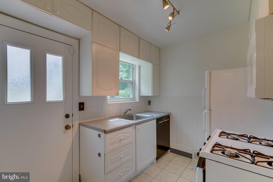 2414 Eccleston Street Silver Spring, MD 20902 - Photo 17 of 47 Gallery Image 17