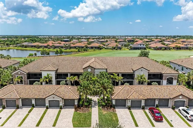 $395,000 | 5517 Palmer Circle, Unit 104, Bradenton, FL 34211