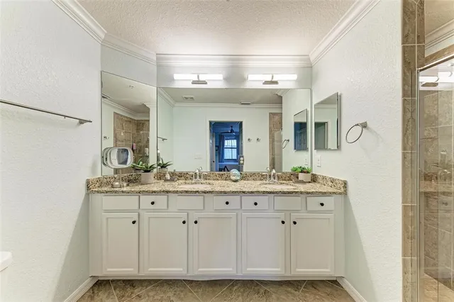 $395,000 | 5517 Palmer Circle, Unit 104, Bradenton, FL 34211