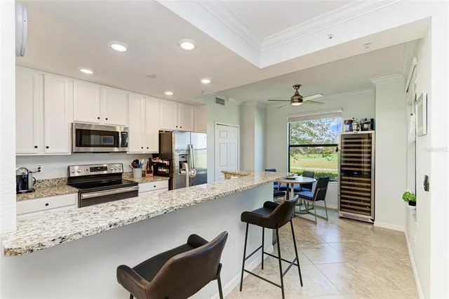 $395,000 | 5517 Palmer Circle, Unit 104, Bradenton, FL 34211