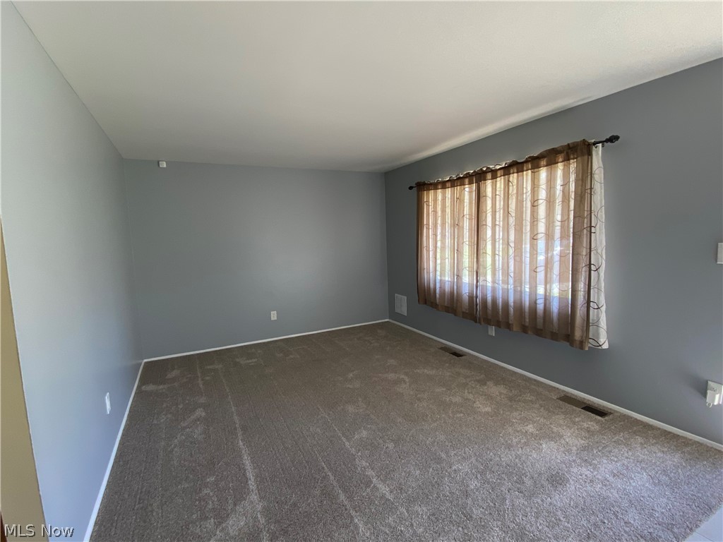 4138 Burkey Road Austintown, OH 44515 - Photo 6 of 18