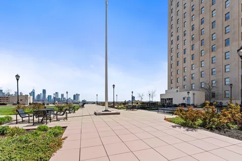 $565,000 | 4 Beacon Way, Unit 805, Jersey City, NJ 07304