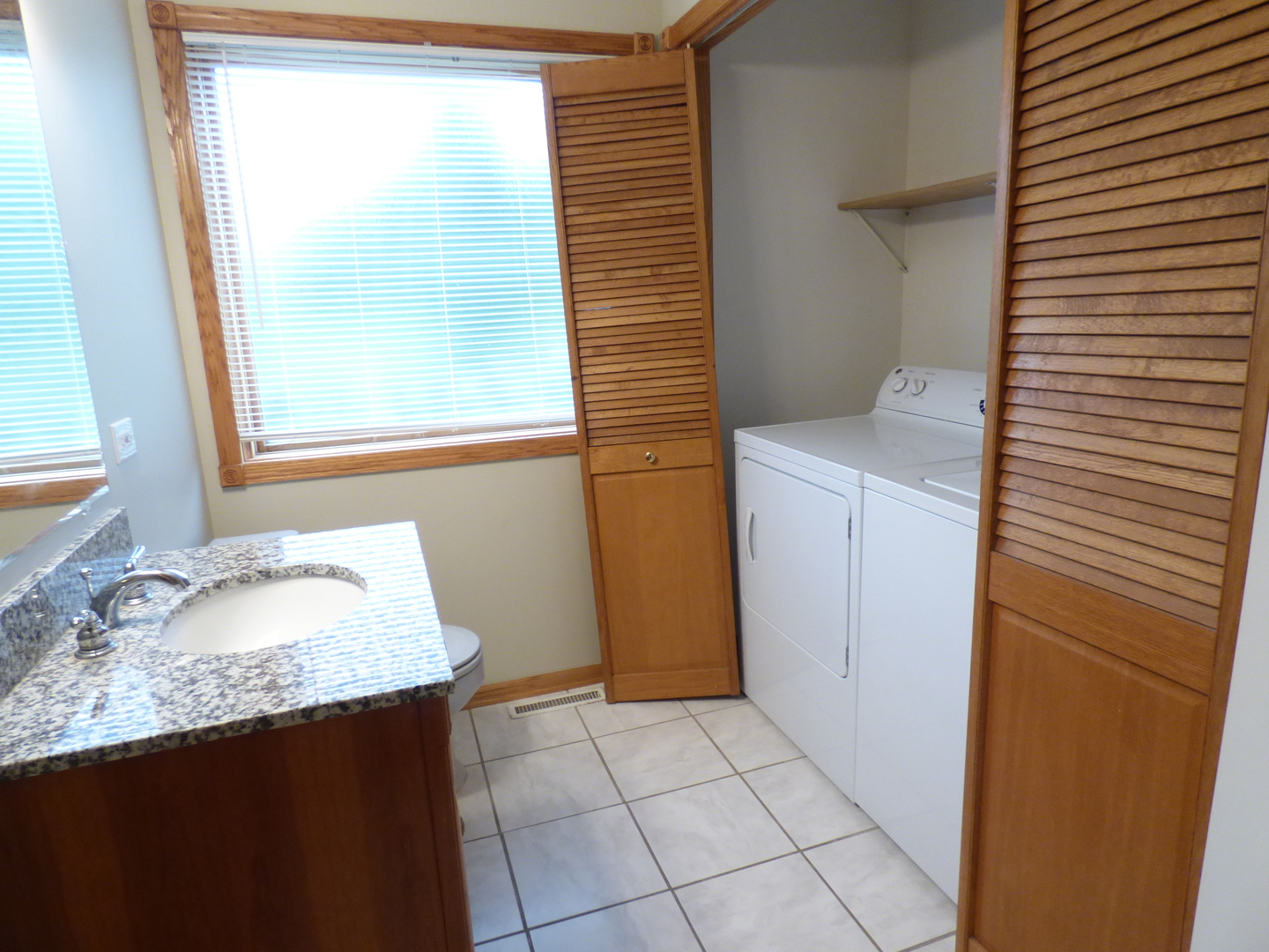 703 Suzanne Court Spring Grove, IL 60081 - Photo 7 of 15