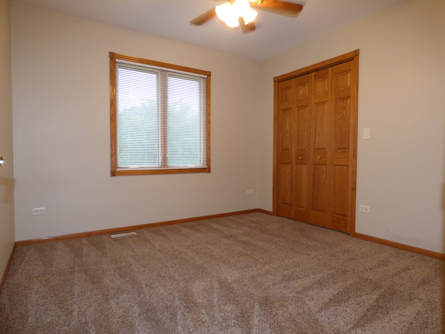 703 Suzanne Court Spring Grove, IL 60081 - Photo 10 of 15