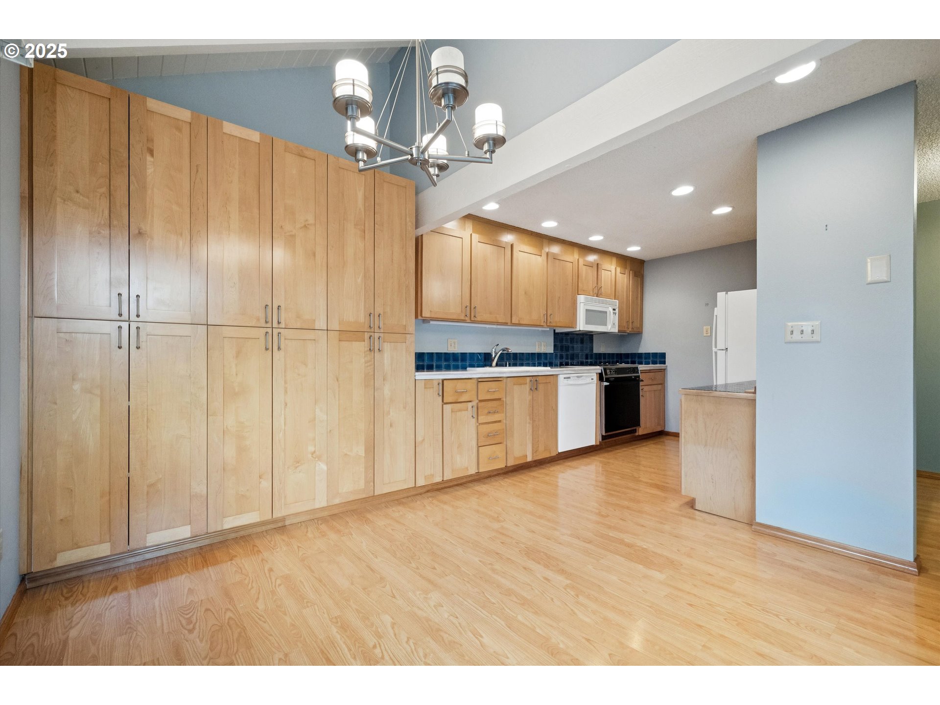 6170 Southwest Heights Lane Beaverton, OR 97007 - Photo 13 of 39