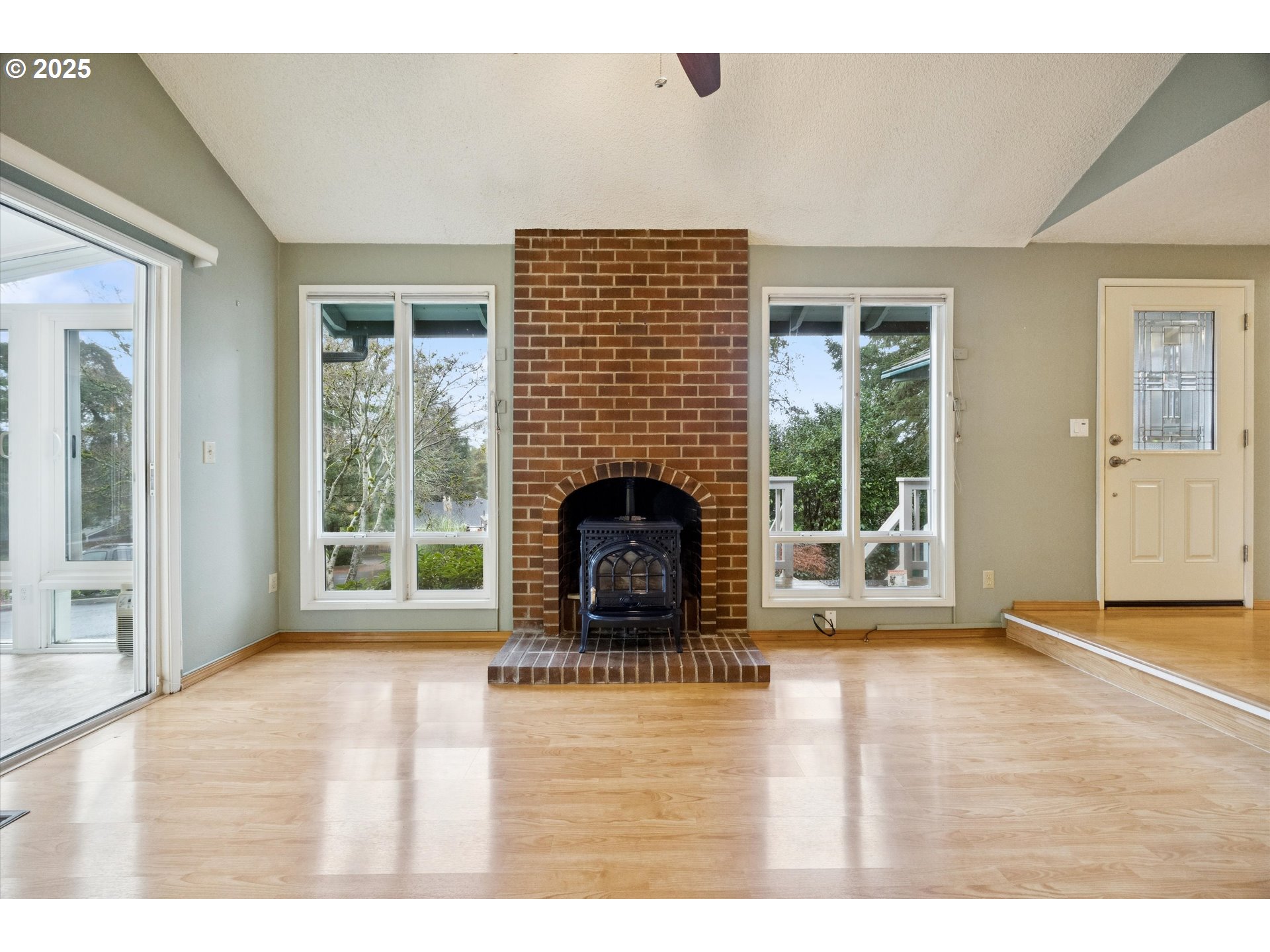 6170 Southwest Heights Lane Beaverton, OR 97007 - Photo 5 of 39