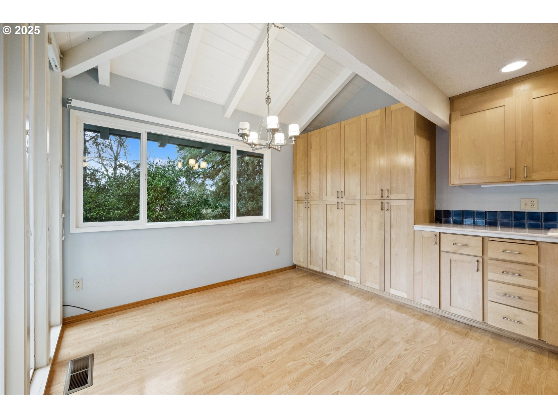 6170 Southwest Heights Lane Beaverton, OR 97007 - Photo 10 of 39