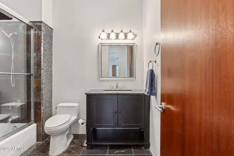 a view of entryway with patio