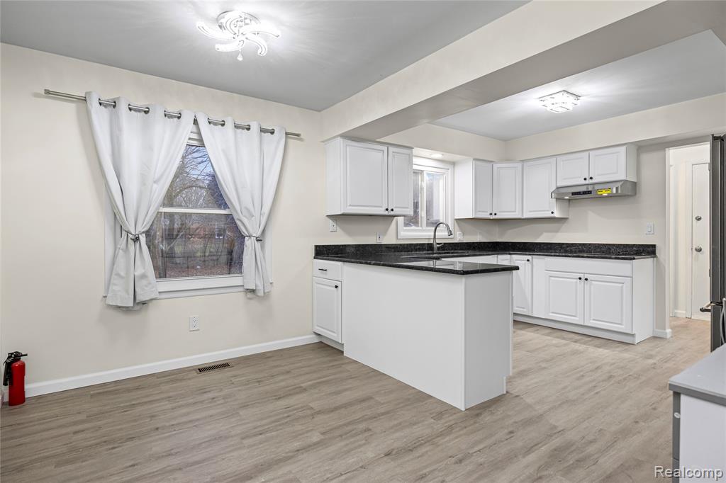 5738 Pebbleshire Road Bloomfield Hills, MI 48301 - Photo 10 of 37