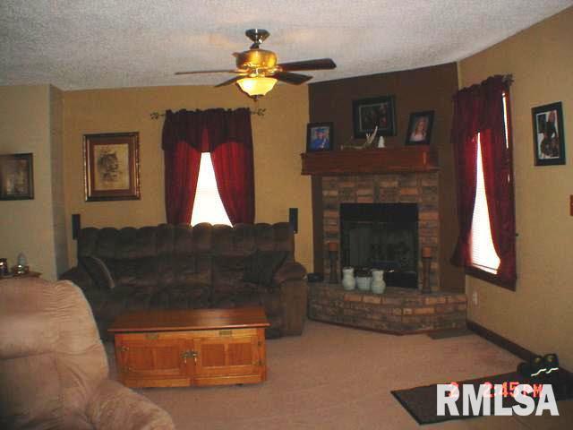 2422 Cleveland Street Clinton, IA 52732 - Photo 3 of 24 Gallery Image 3