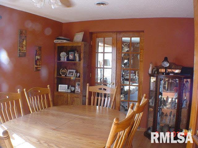 2422 Cleveland Street Clinton, IA 52732 - Photo 5 of 24 Gallery Image 5