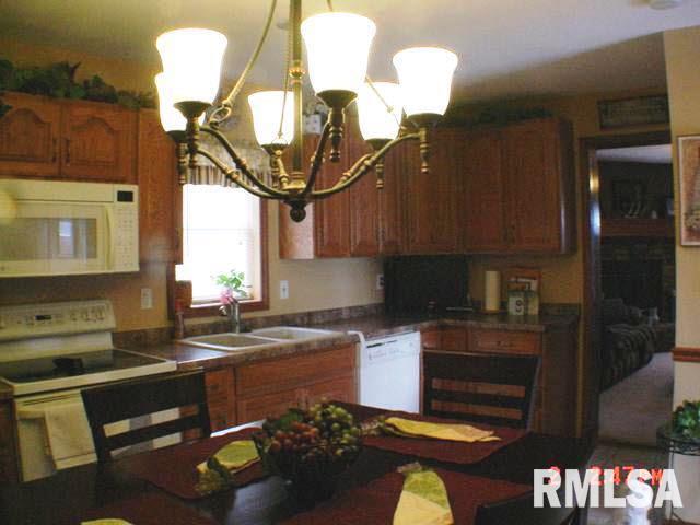 2422 Cleveland Street Clinton, IA 52732 - Photo 8 of 24 Gallery Image 8