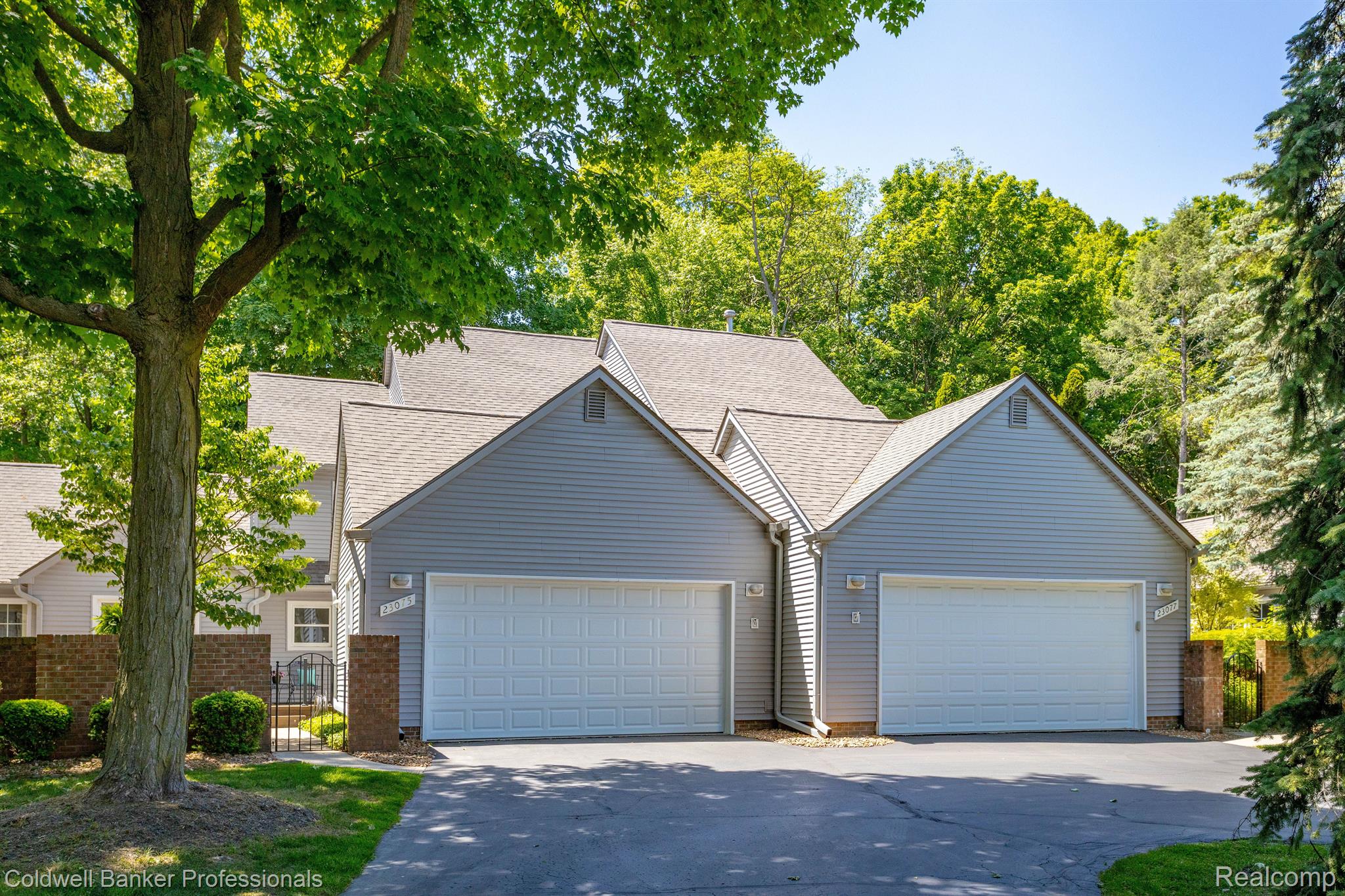 23075 Farmington Road Farmington, MI 48336 - Photo 2 of 38