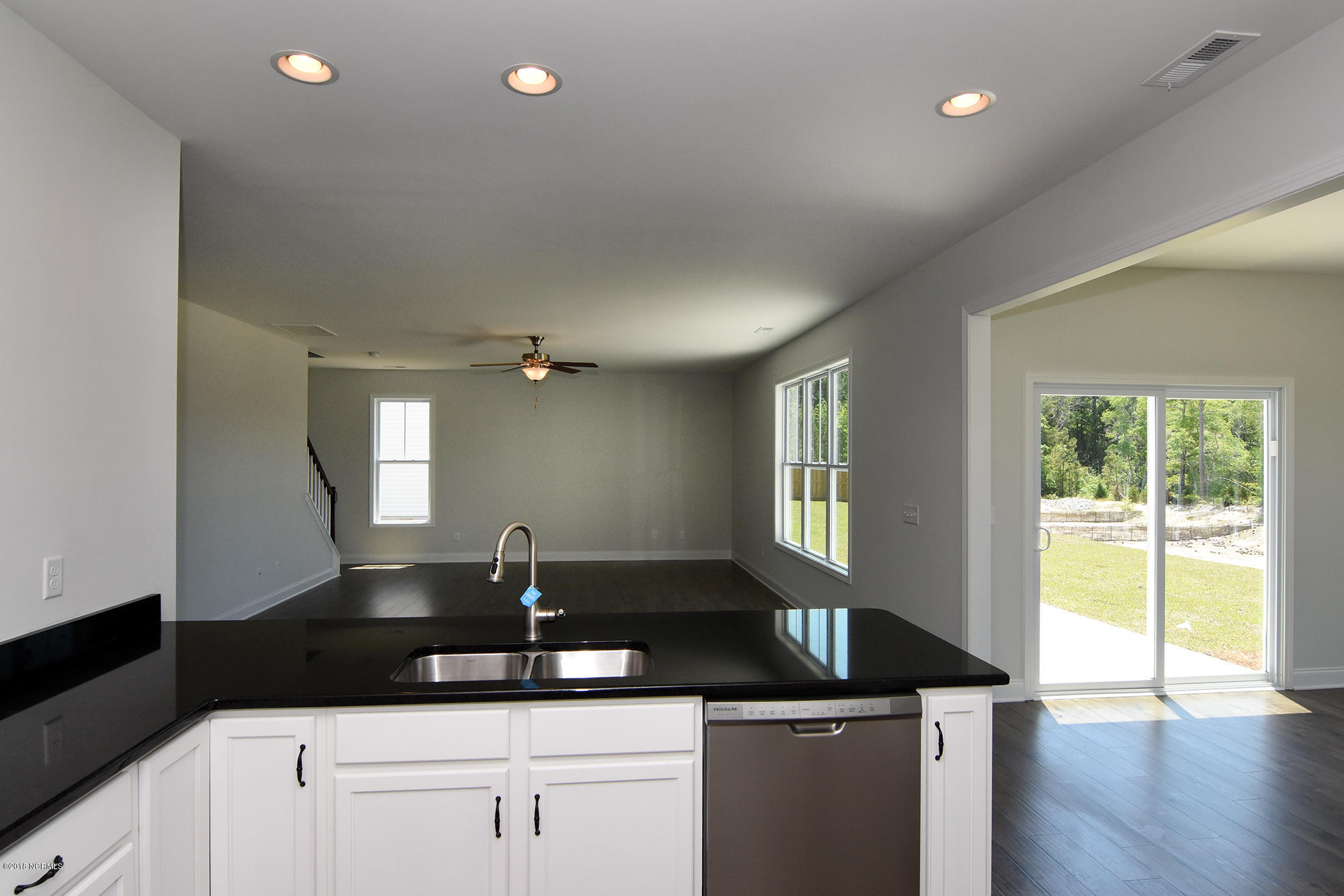 340 Tralee Road Wilmington, NC 28412 - Photo 8 of 19 Living Area