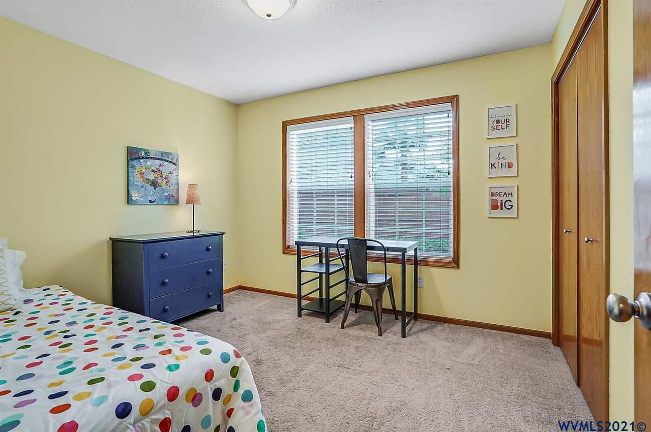 2077 Chase Loop Southwest Albany, OR 97321 - Photo 19 of 42