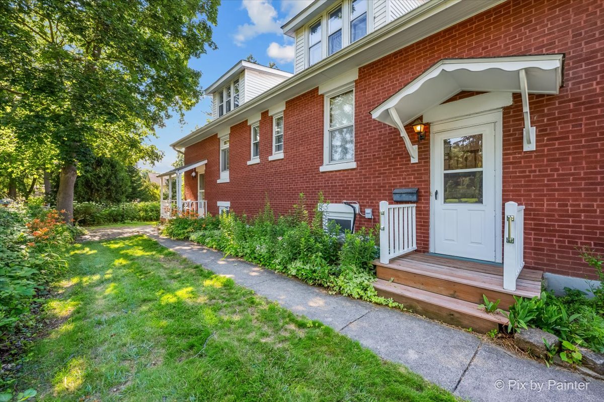 112 Grace Lane Fox River Grove, IL 60021 - Photo 2 of 31