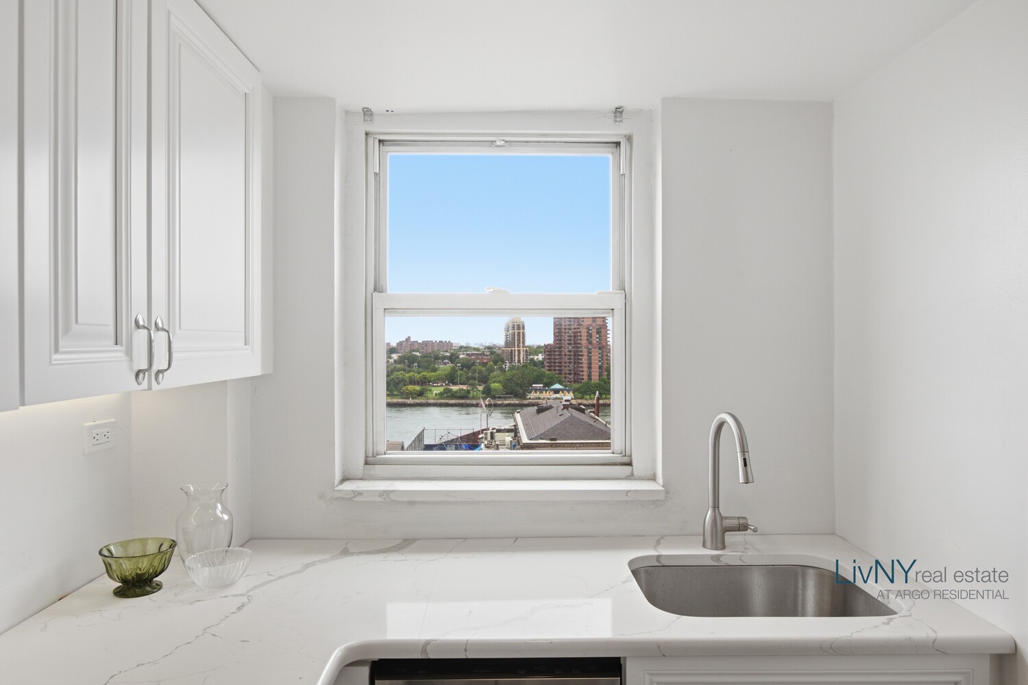 520 East 76th Street, Unit 11H Manhattan, NY 10021 - Photo 6 of 16