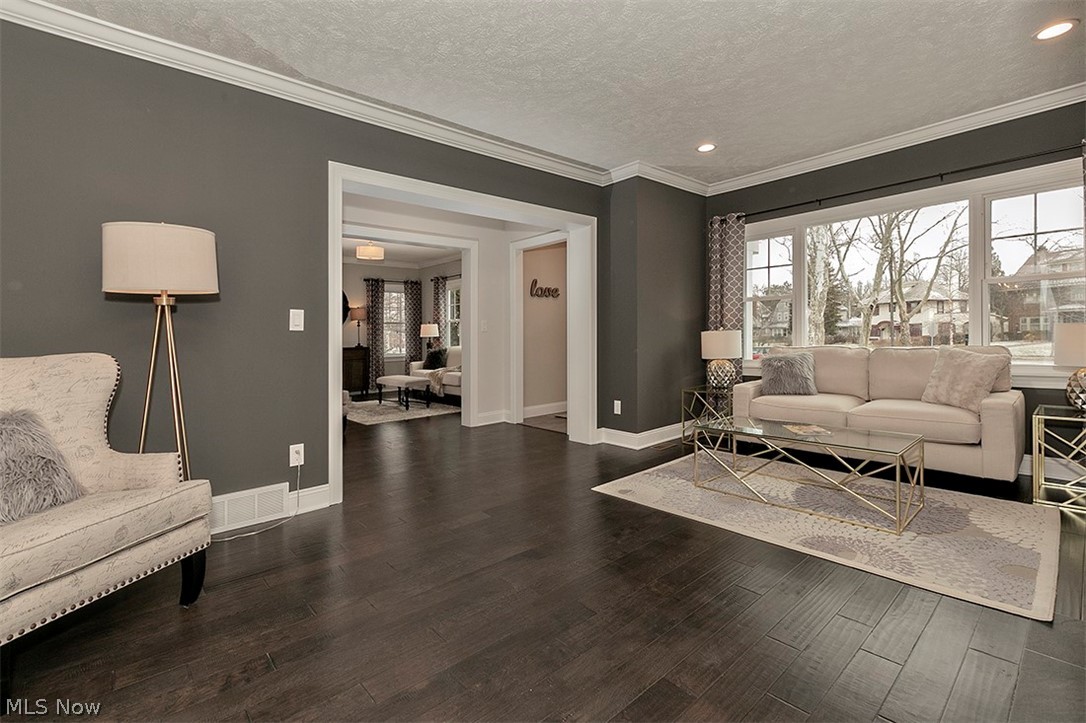 3268 Braemar Road Cleveland, OH 44120 - Photo 7 of 32