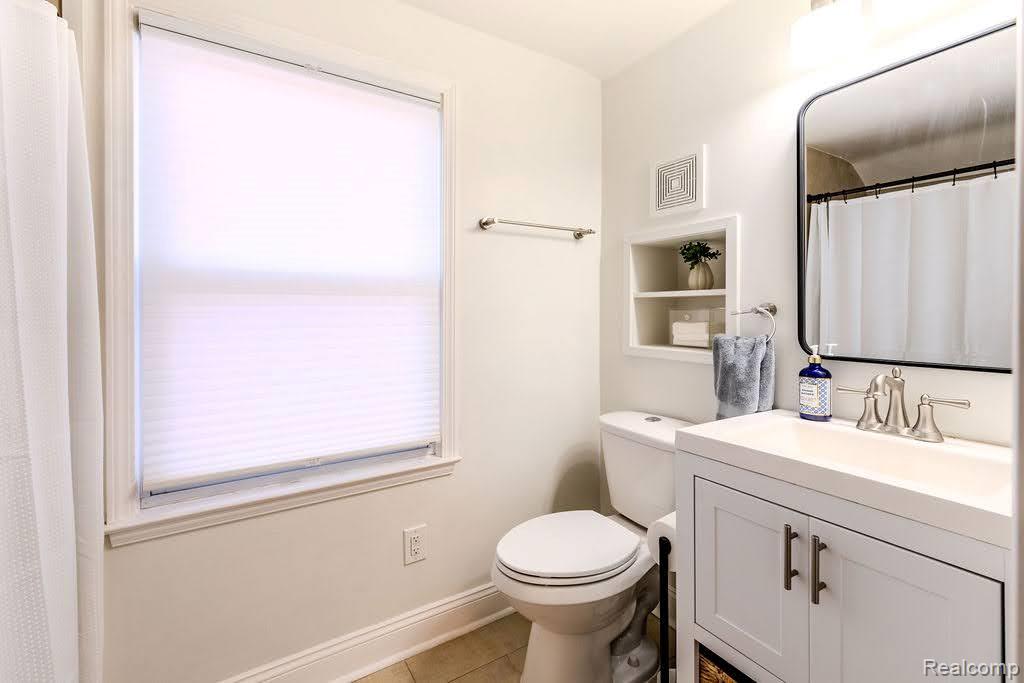 1627 Columbia Road Berkley, MI 48072 - Photo 18 of 33 DSC09327-HDR.jpg