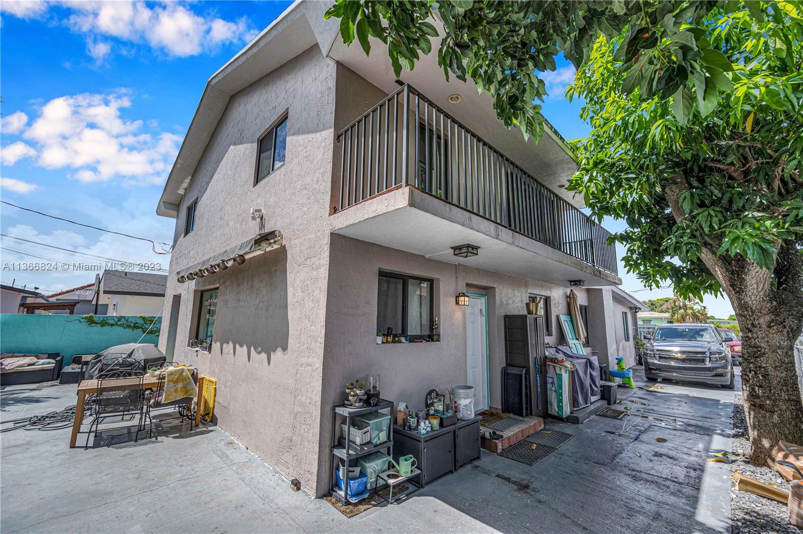 2729 Southwest 67th Avenue Miami, FL 33155 - Photo 7 of 37 a backyard of a house with outdoor seating