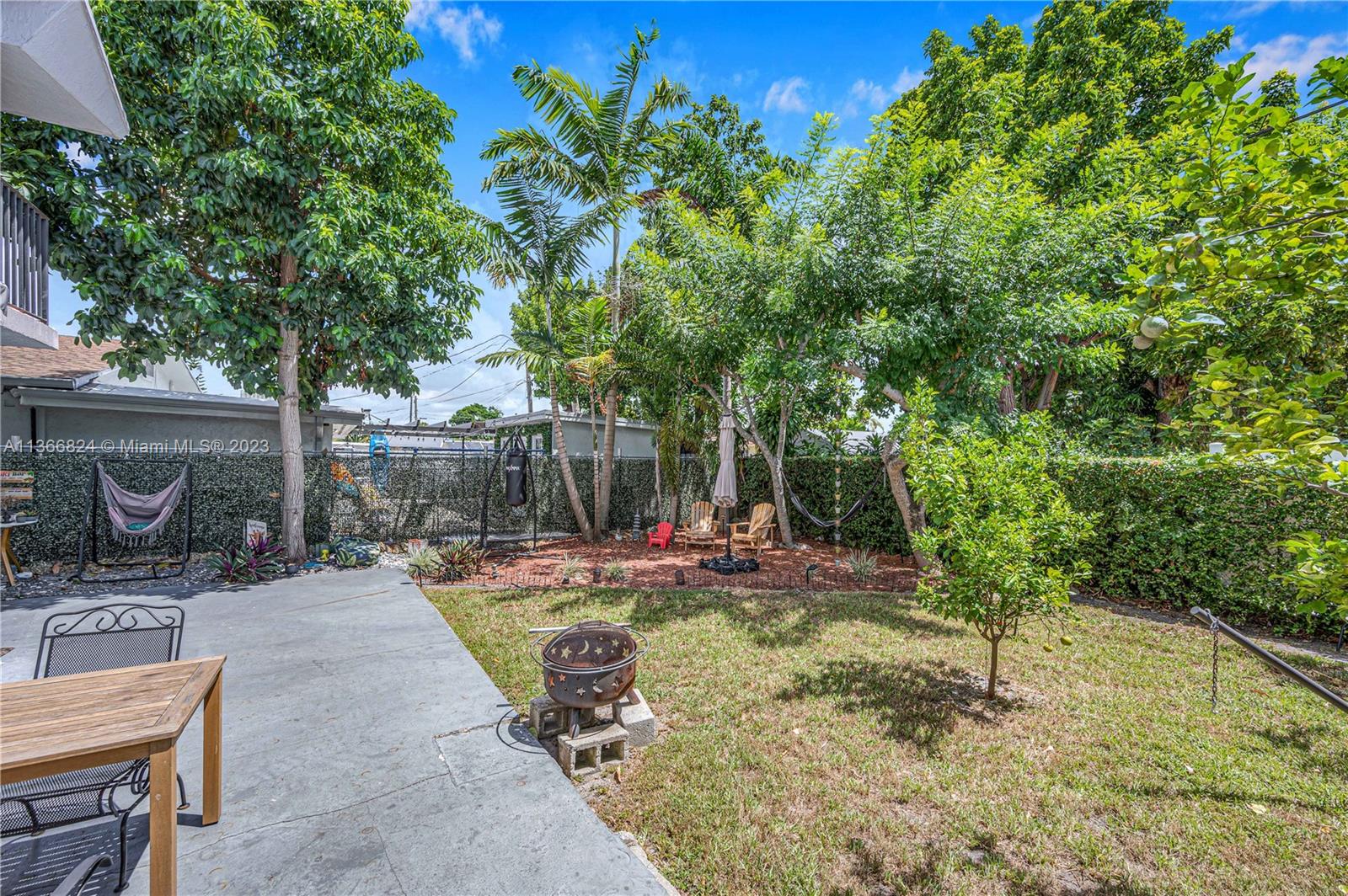 2729 Southwest 67th Avenue Miami, FL 33155 - Photo 10 of 37 a view of a backyard with plants