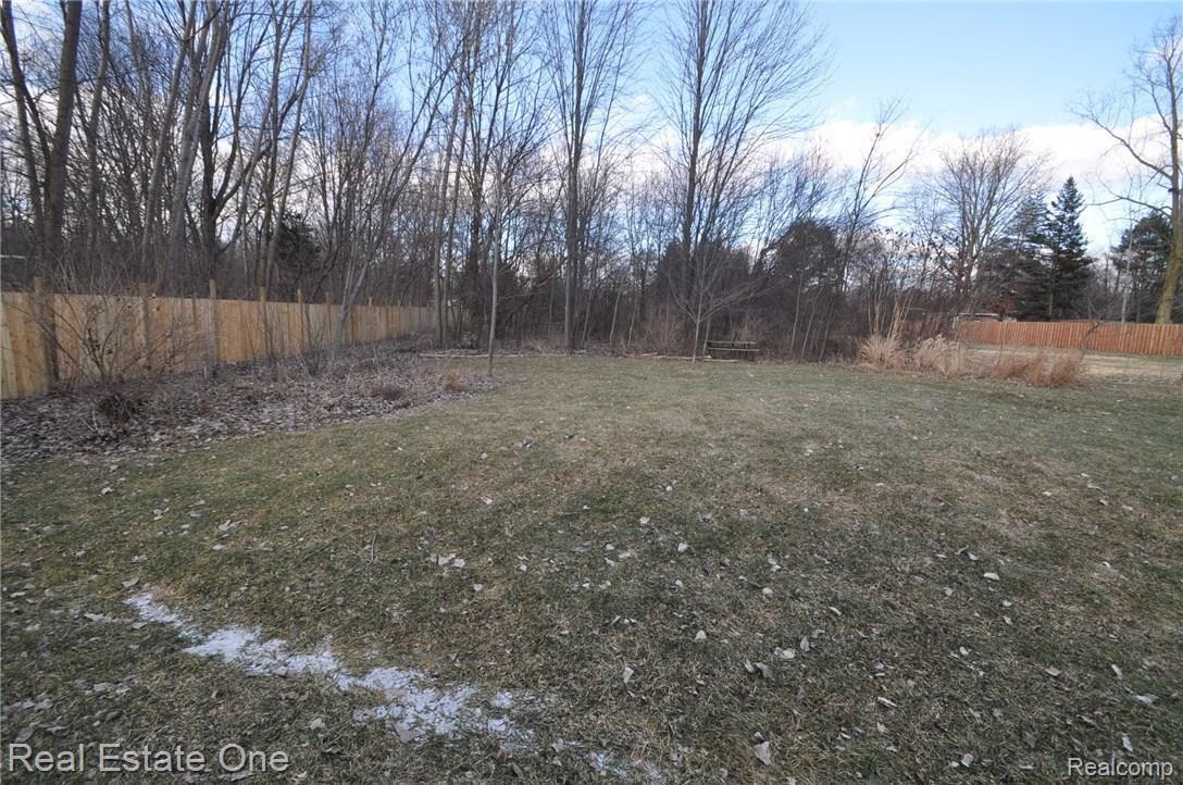 1198 Grace Avenue Rochester, MI 48309 - Photo 26 of 36 26.JPG