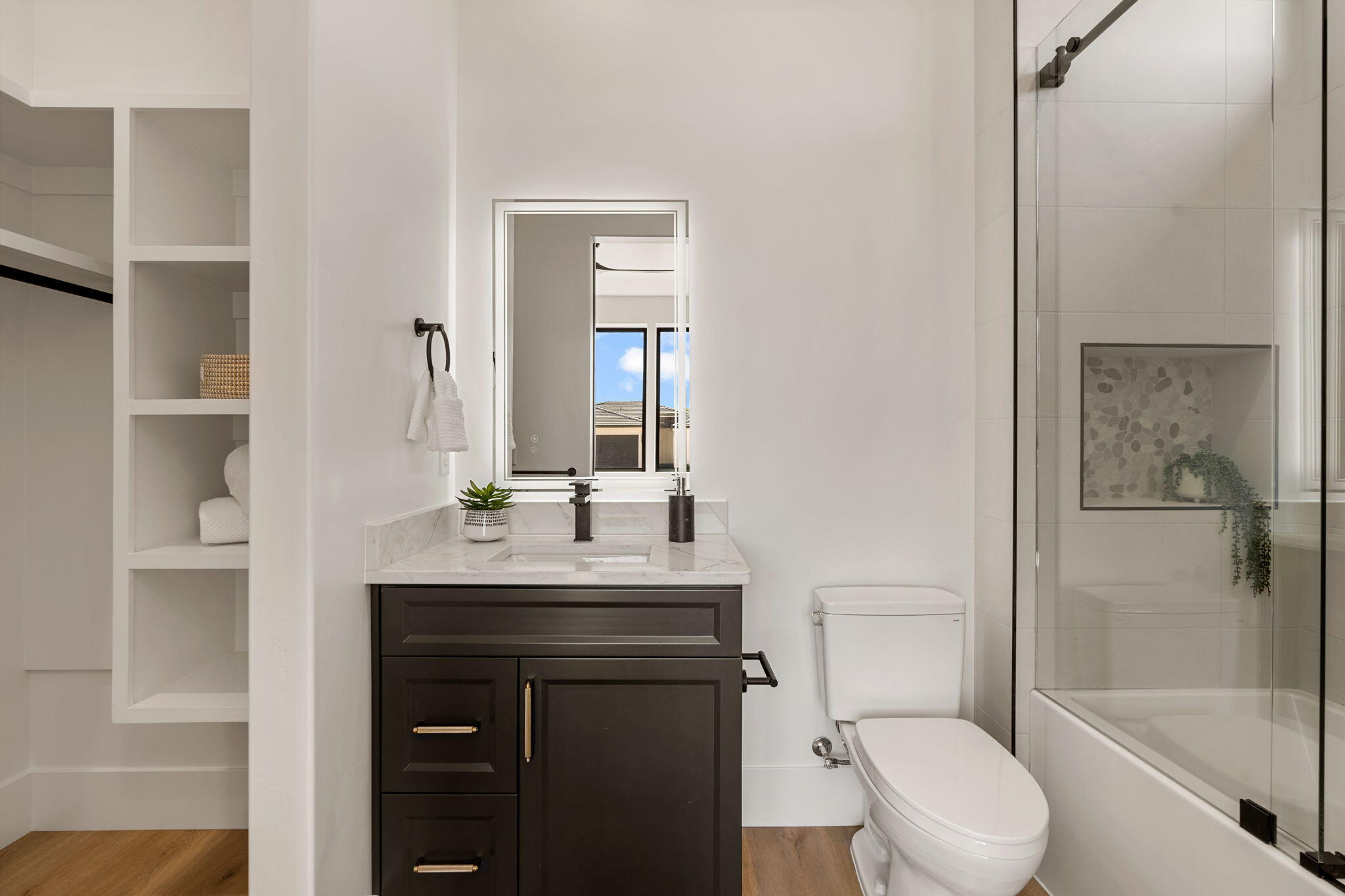 2885 East View Pointe Drive Washington, UT 84780 - Photo 67 of 99 ADU 1 Bedroom #4 - Walkin Closet & Bathroom - Pic 5