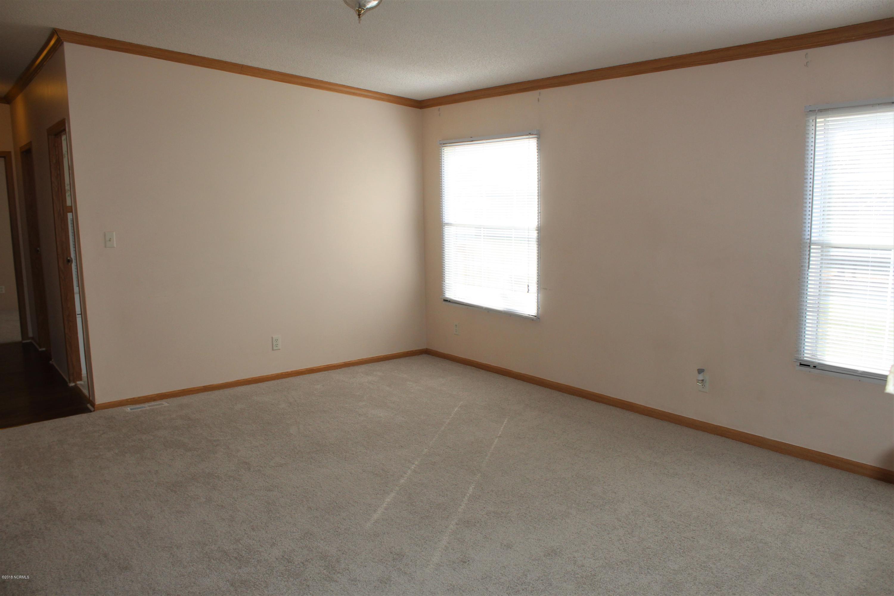 10421 Smith Road Middlesex, NC 27557 - Photo 13 of 18 Living Room2