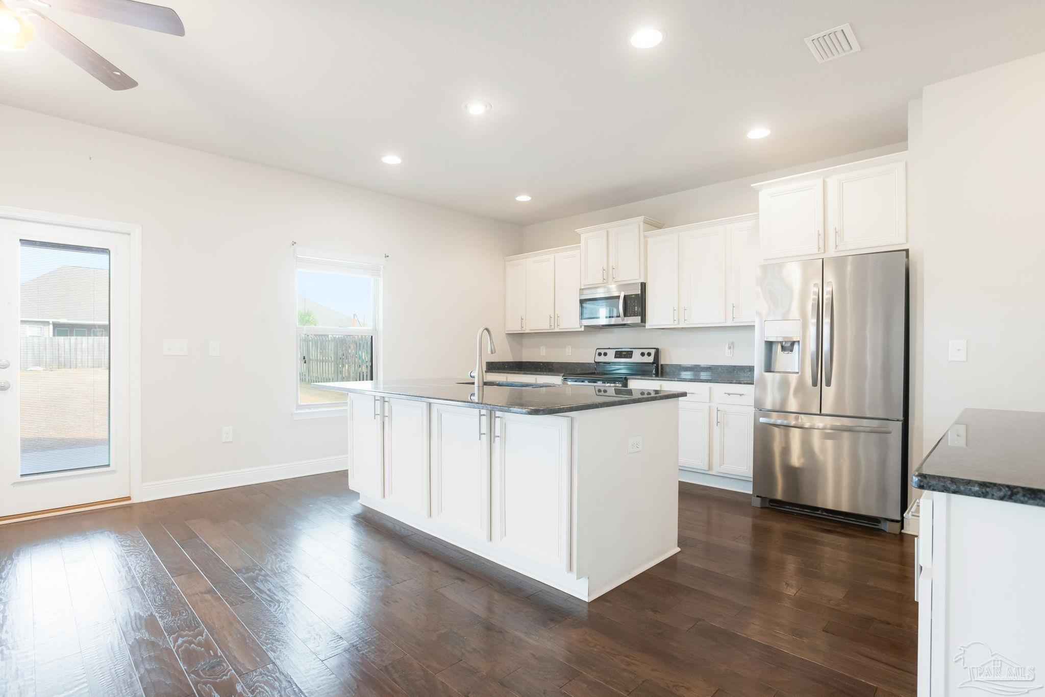 8016 Woodbrook Road Pensacola, FL 32526 - Photo 4 of 48