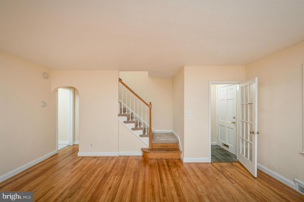 1859 Edgewood Road Parkville, MD 21286 - Photo 5 of 30 Living Room