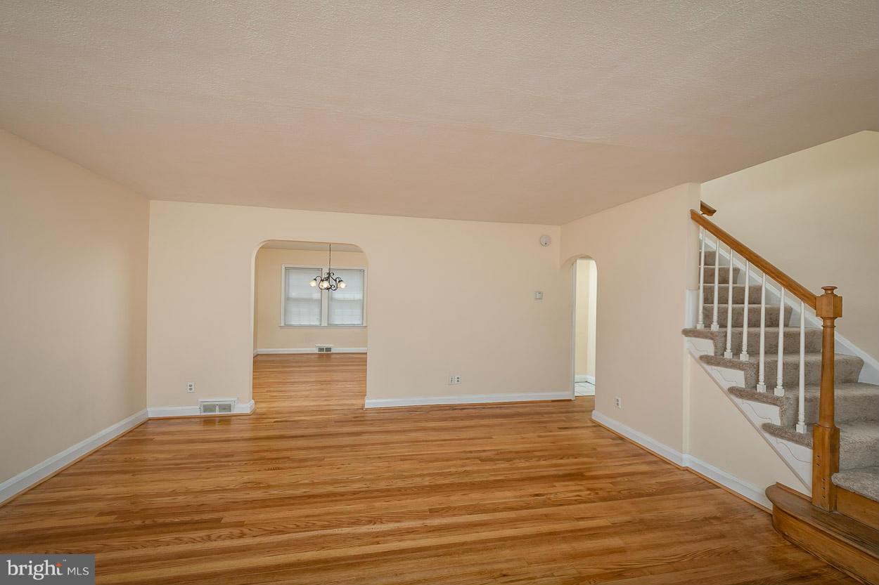 1859 Edgewood Road Parkville, MD 21286 - Photo 6 of 30 Living Room