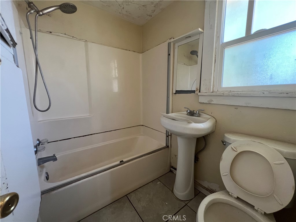 2158 Tenth Street Riverside, CA 92507 - Photo 11 of 19