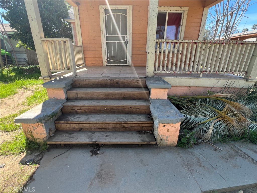 2158 Tenth Street Riverside, CA 92507 - Photo 3 of 19