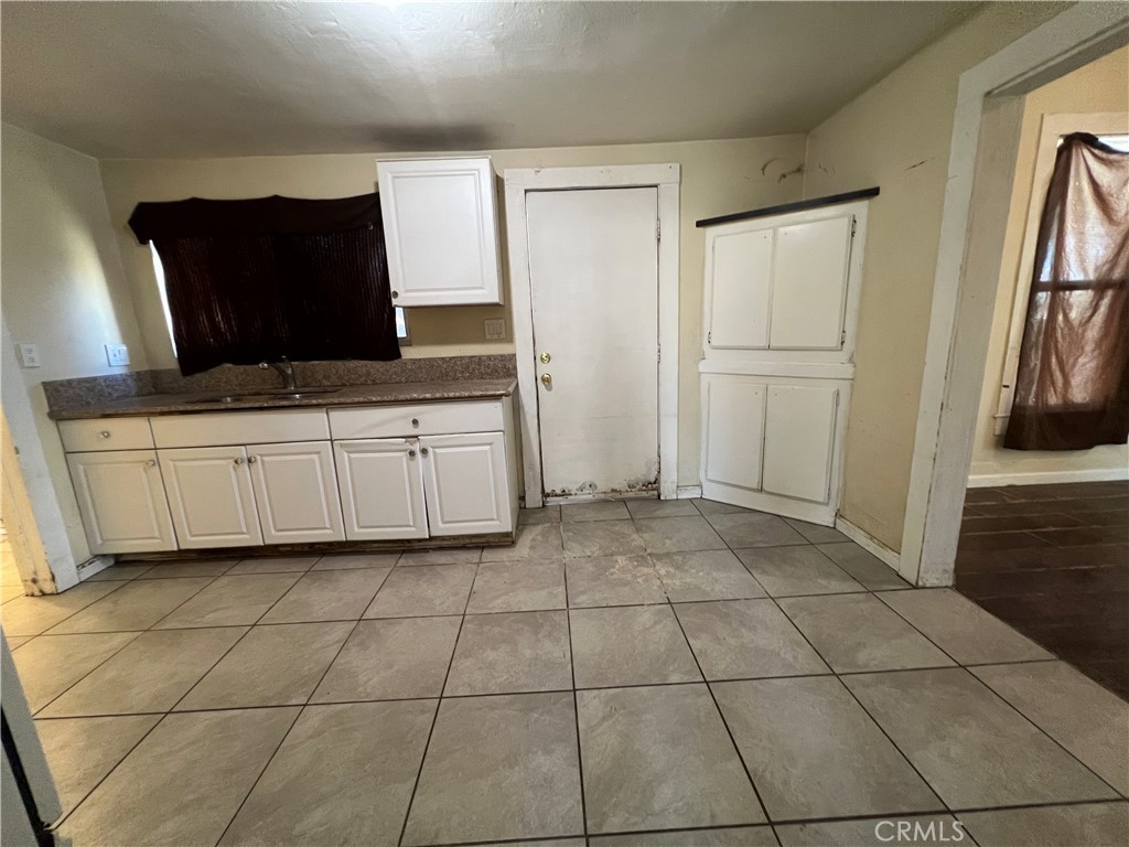 2158 Tenth Street Riverside, CA 92507 - Photo 6 of 19