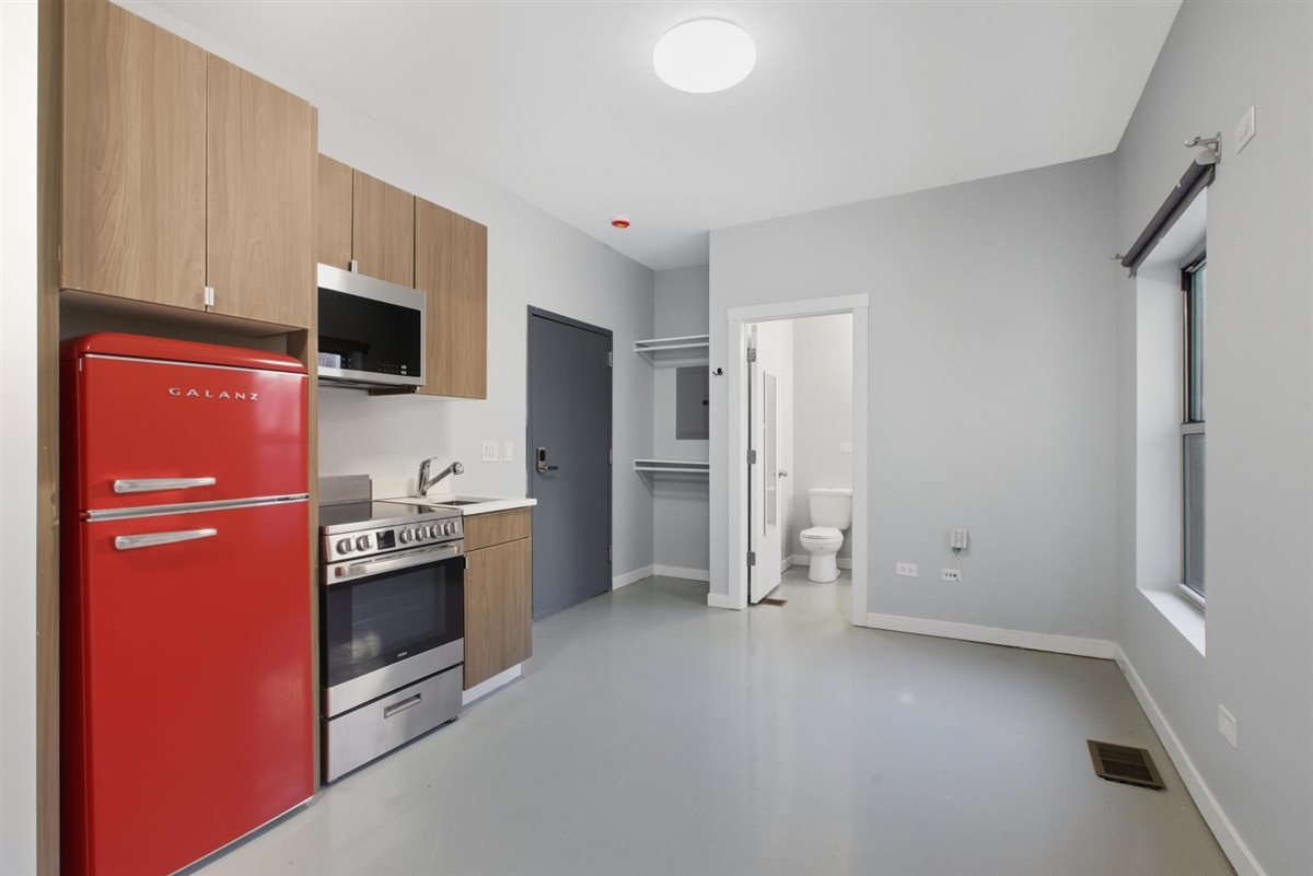 4700 North Racine Avenue, Unit 106 Chicago, IL 60640 - Photo 2 of 10 a view of kitchen with refrigerator stove and microwave