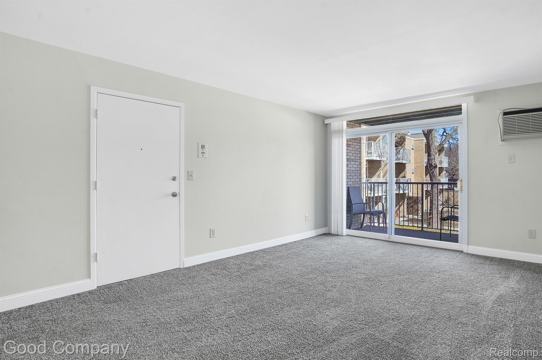 4917 Crooks Road, Unit J2 Royal Oak, MI 48073 - Photo 4 of 31 Gallery Image 4