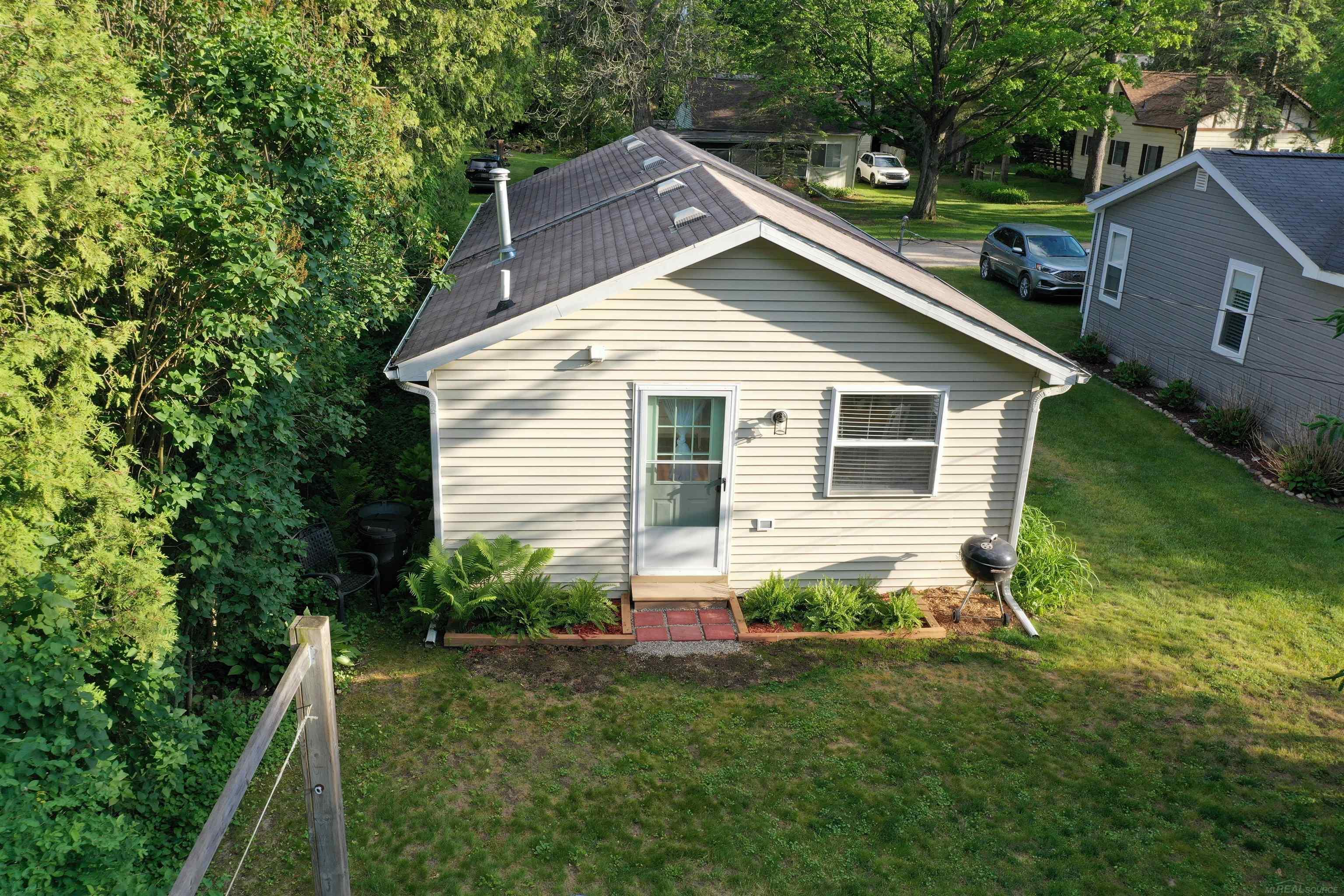 7335 Laurel Road Lexington, MI 48450 - Photo 5 of 33