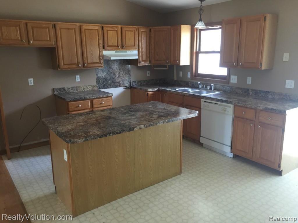 5039 Laur Road North Branch, MI 48461 - Photo 9 of 18 IMG_3951.jpg