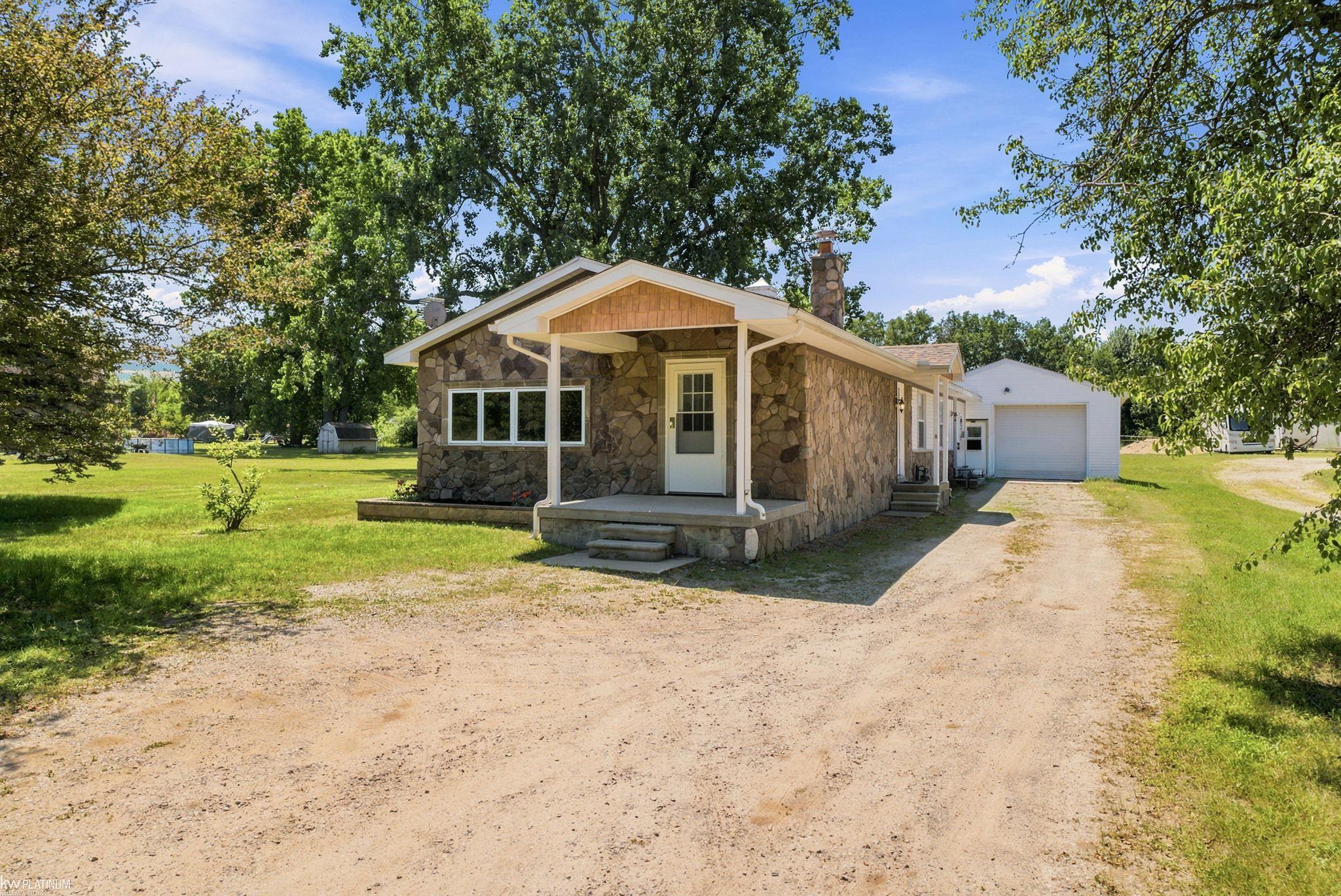 5469 Parker Road Fort Gratiot, MI 48059 - Photo 2 of 32
