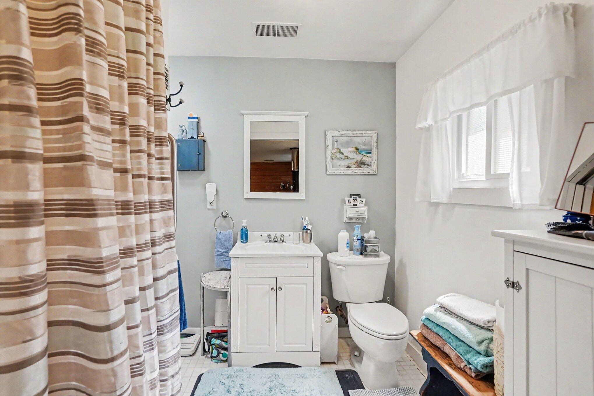 11023 South Roby Lake Road Baldwin, MI 49304 - Photo 29 of 56 Primary Ensuite