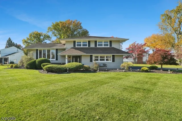 $899,900 | 16 Jaclyn Drive, East Hanover, NJ 07936