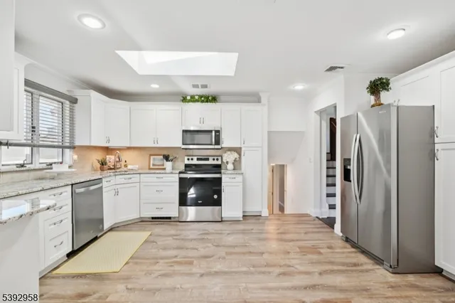 $899,900 | 16 Jaclyn Drive, East Hanover, NJ 07936