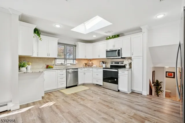 $899,900 | 16 Jaclyn Drive, East Hanover, NJ 07936