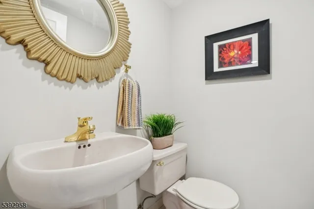 $899,900 | 16 Jaclyn Drive, East Hanover, NJ 07936