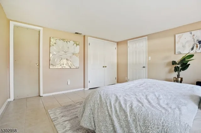 $899,900 | 16 Jaclyn Drive, East Hanover, NJ 07936